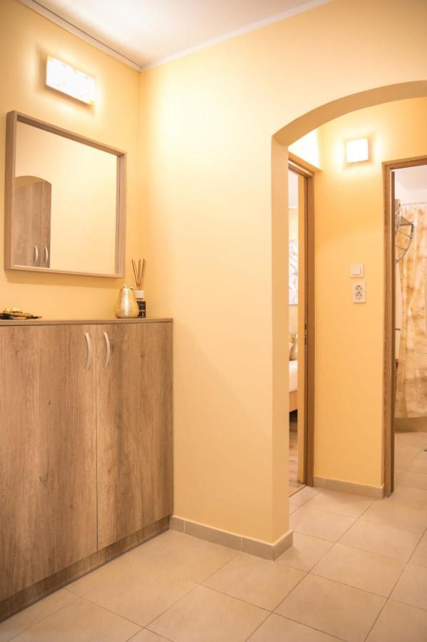 Golden Apartment Baneasa Bucarest Extérieur photo