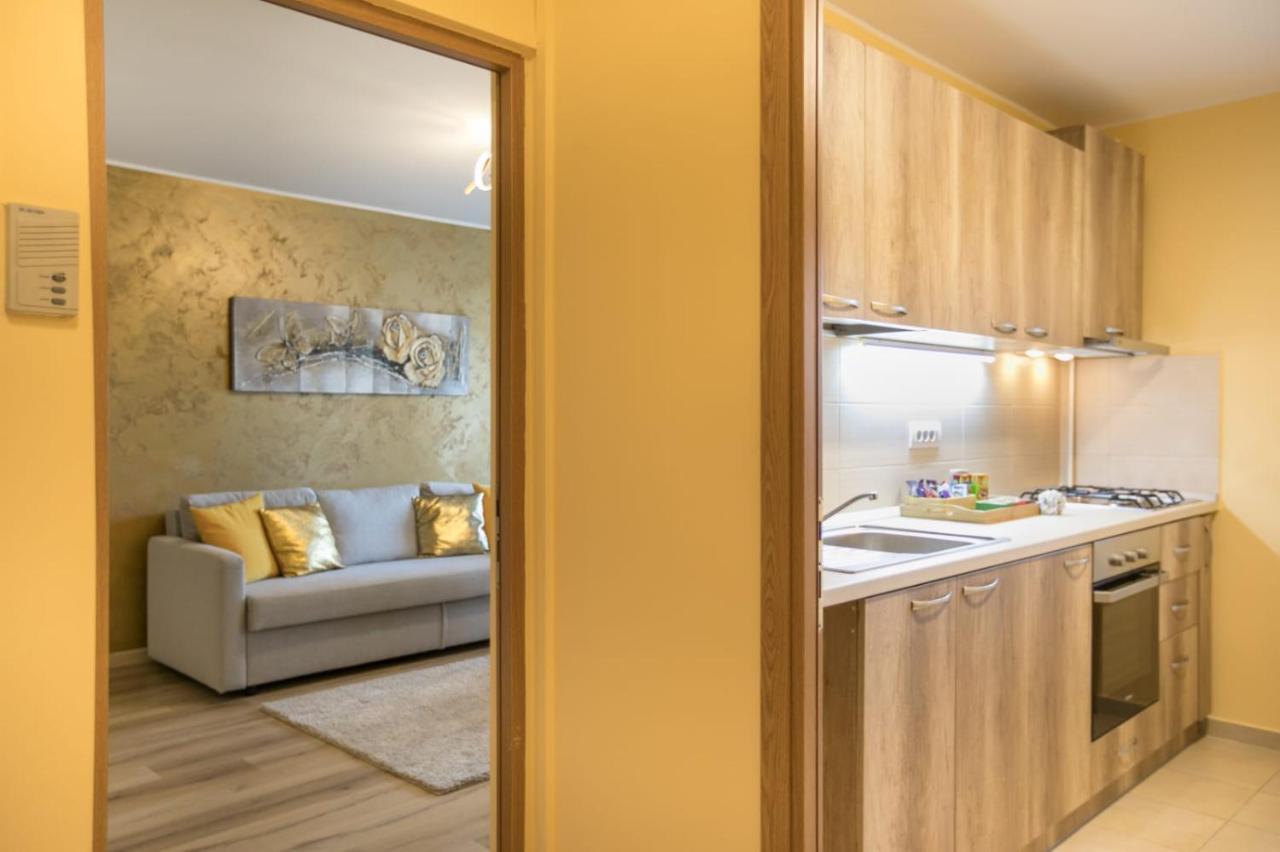 Golden Apartment Baneasa Bucarest Extérieur photo