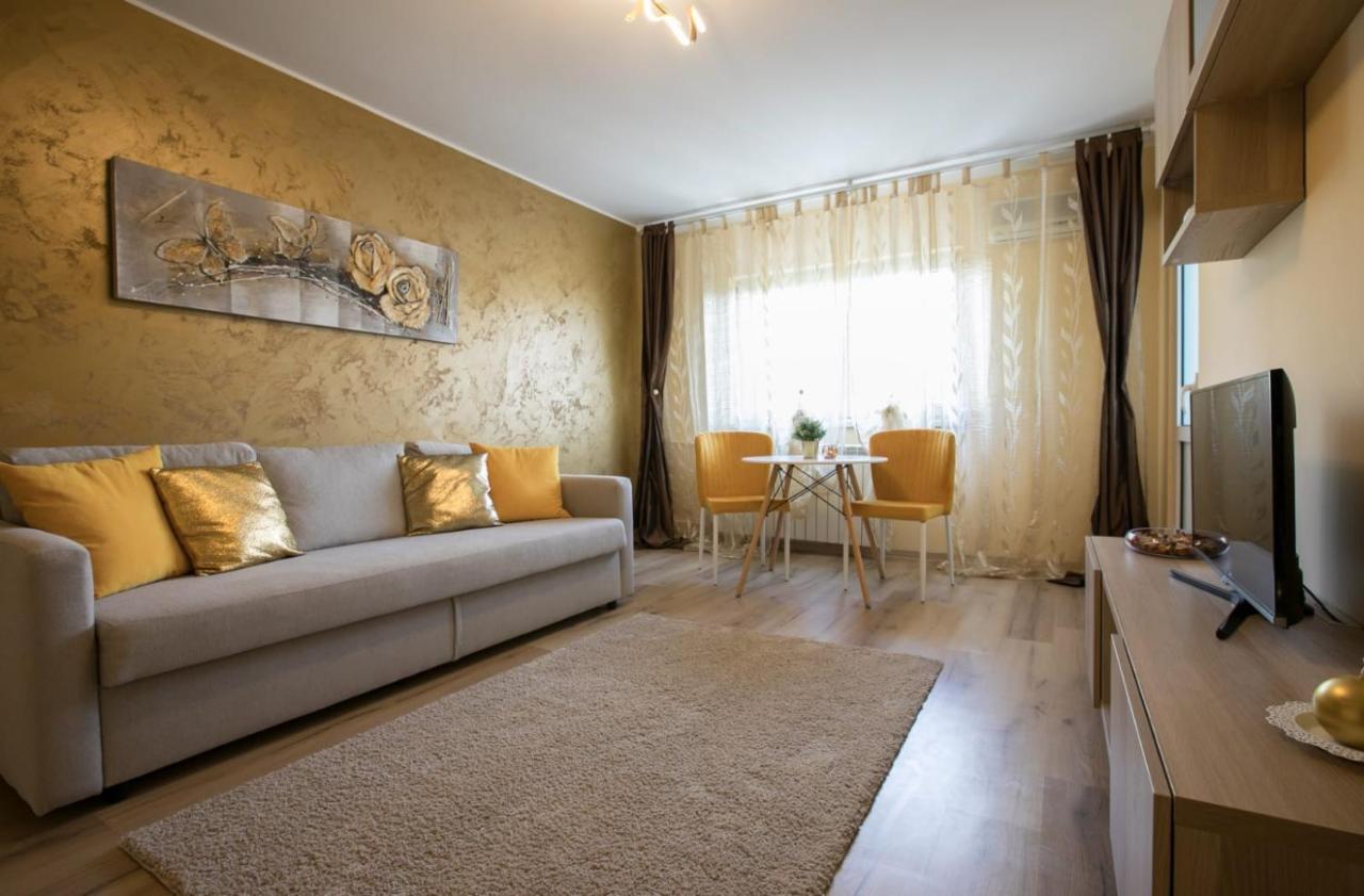 Golden Apartment Baneasa Bucarest Extérieur photo
