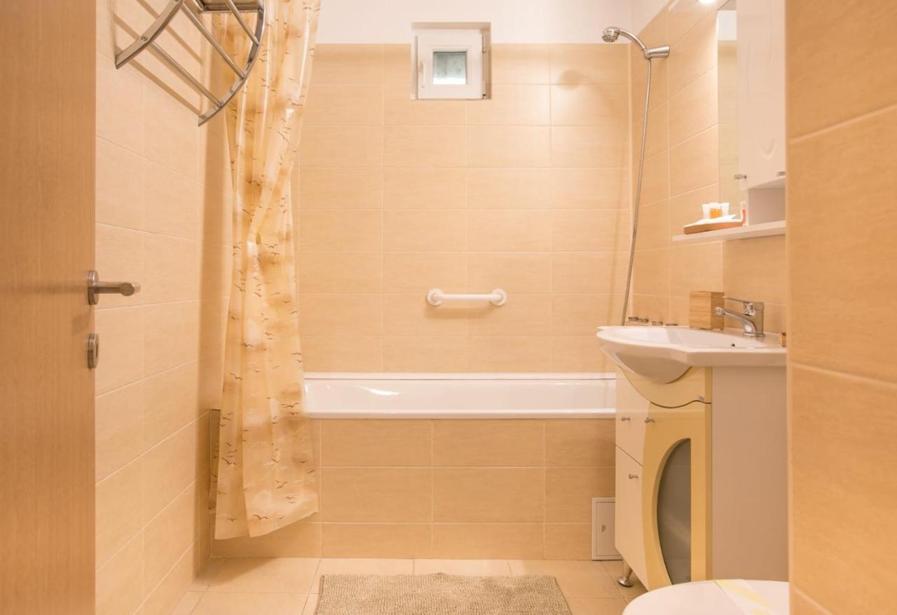 Golden Apartment Baneasa Bucarest Extérieur photo